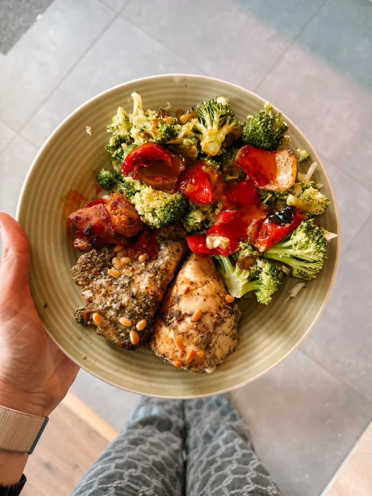 Kip pesto met gegrilde broccoli